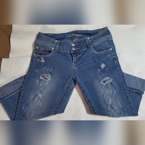 Almost Famous Distressed Cropped Blue Jeans - Picture 4 of 6